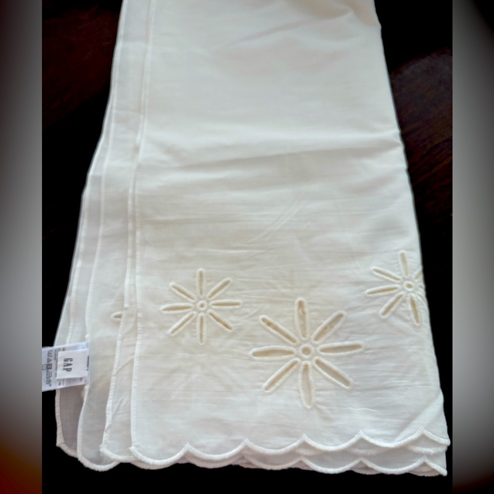 Gap Eyelet Scarf